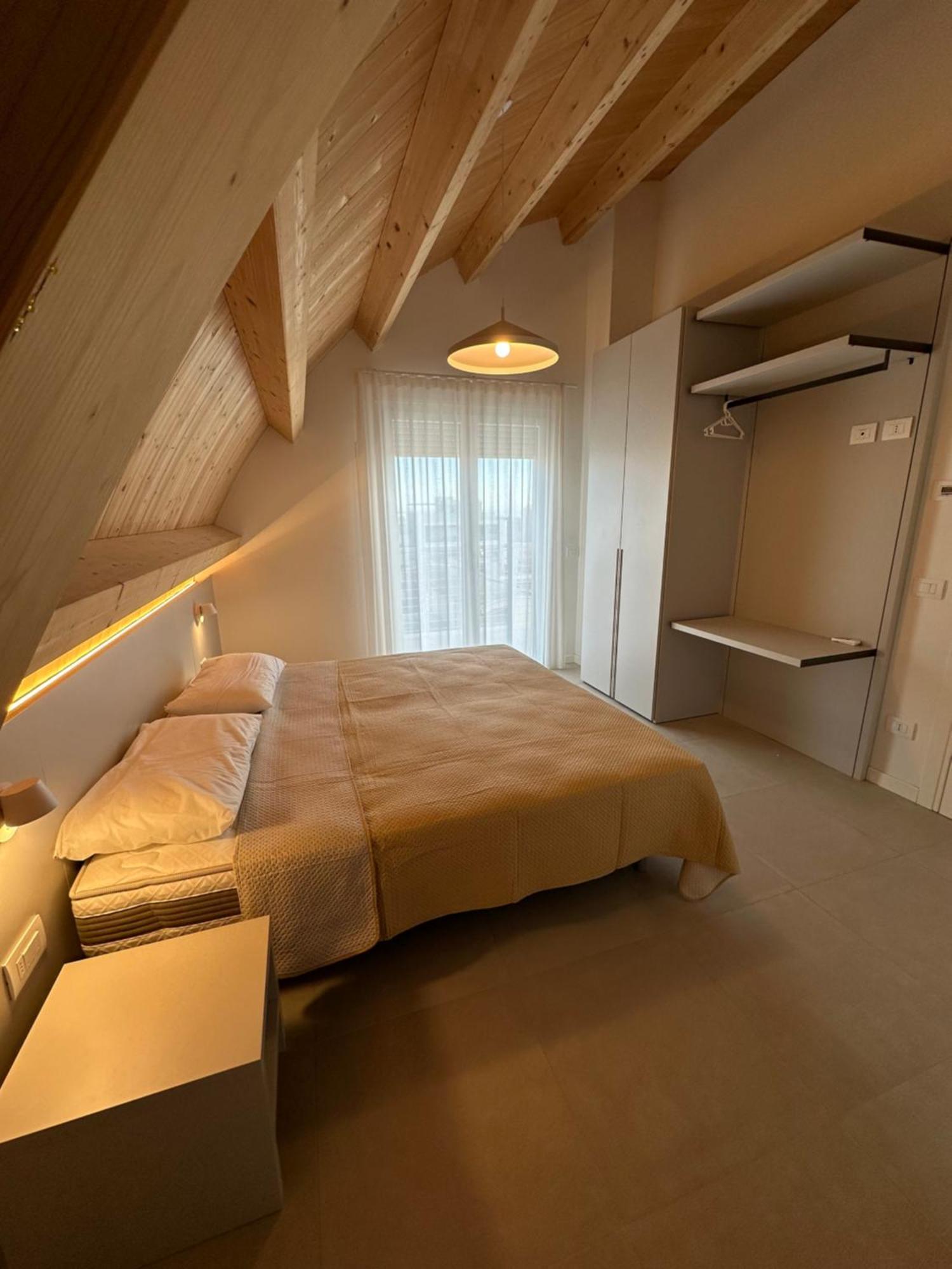 Woody Green Penthouse Sea View - Agenzia Cocal Каорле Экстерьер фото
