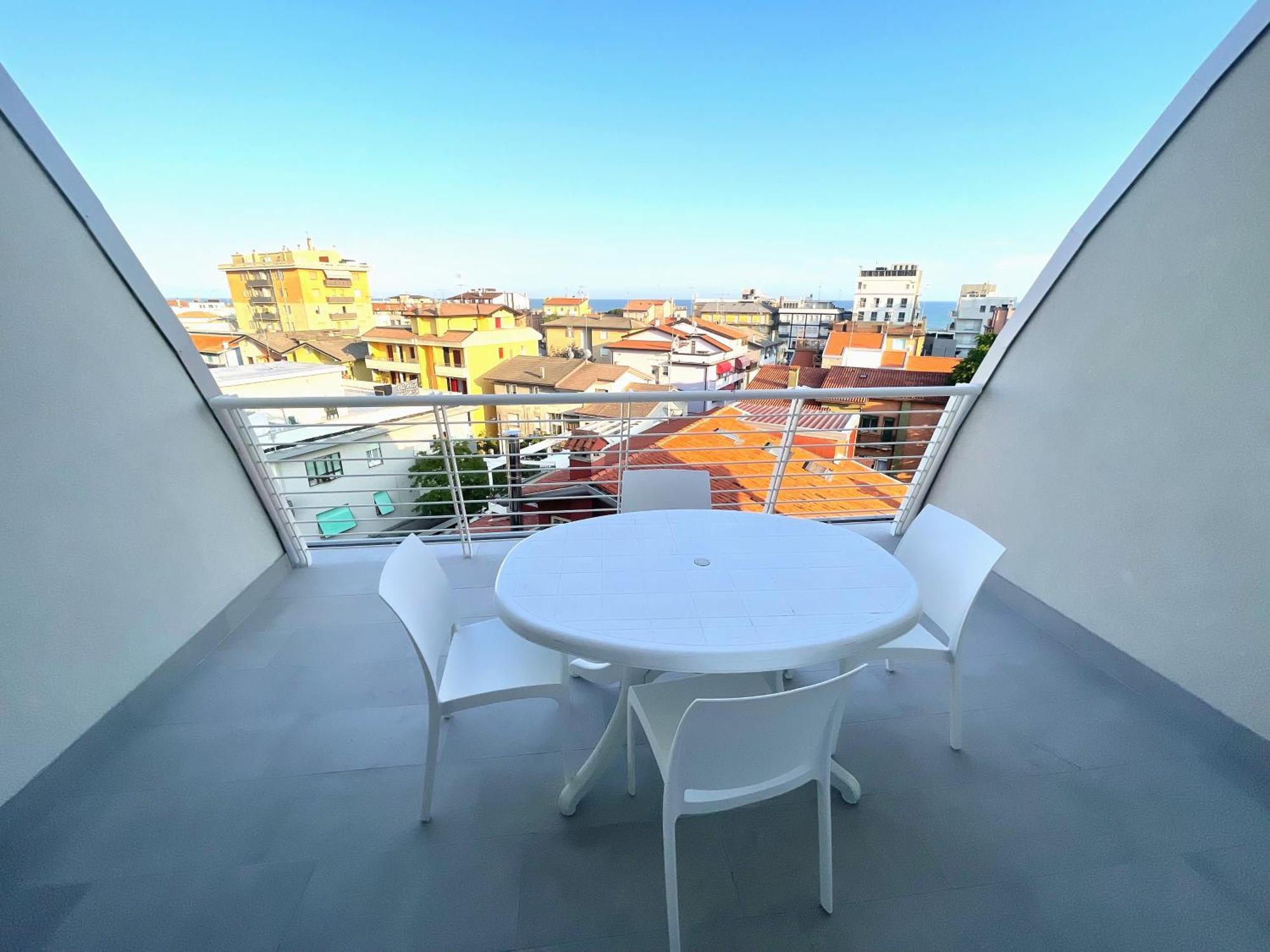 Woody Green Penthouse Sea View - Agenzia Cocal Каорле Экстерьер фото