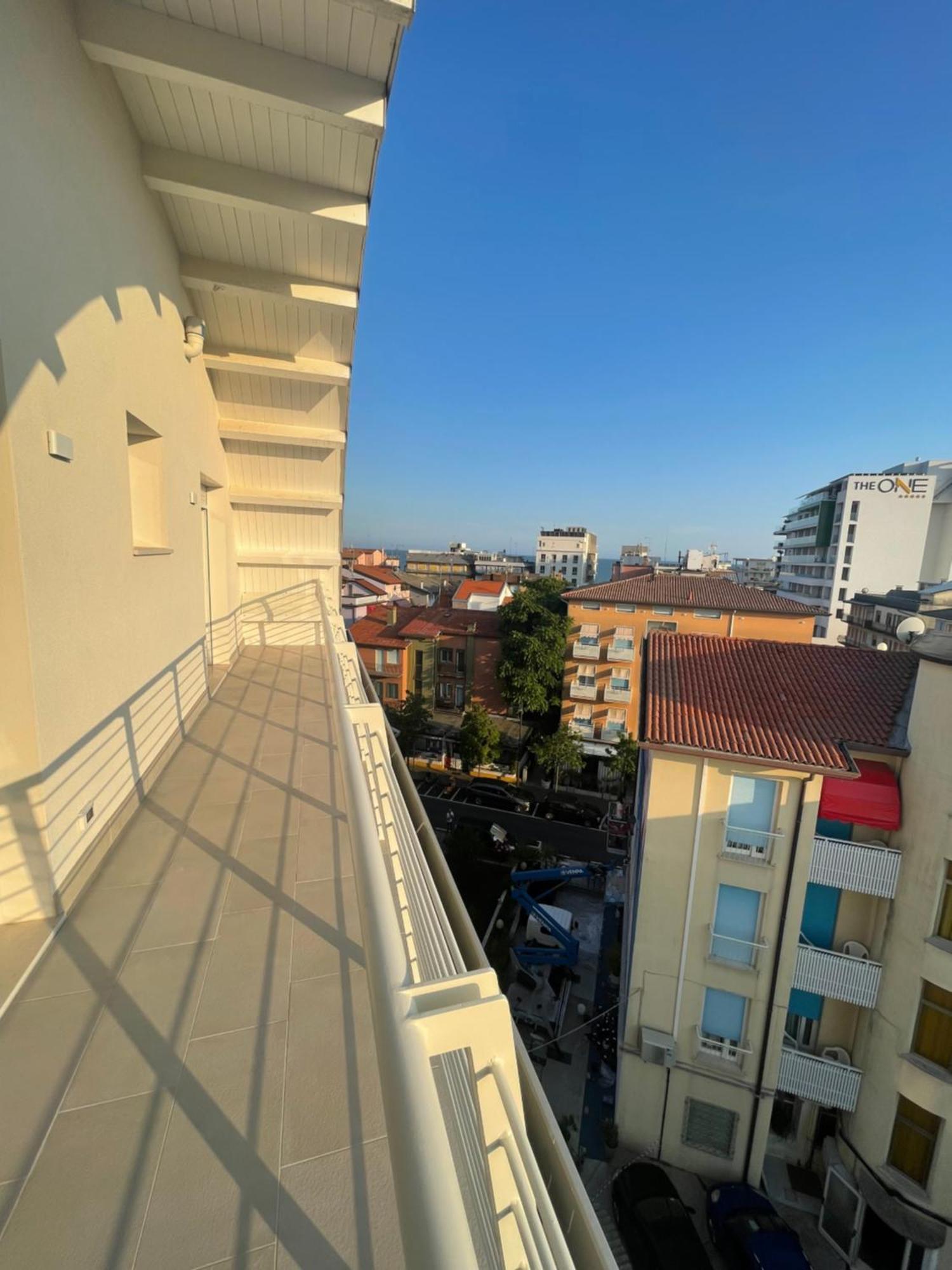 Woody Green Penthouse Sea View - Agenzia Cocal Каорле Экстерьер фото