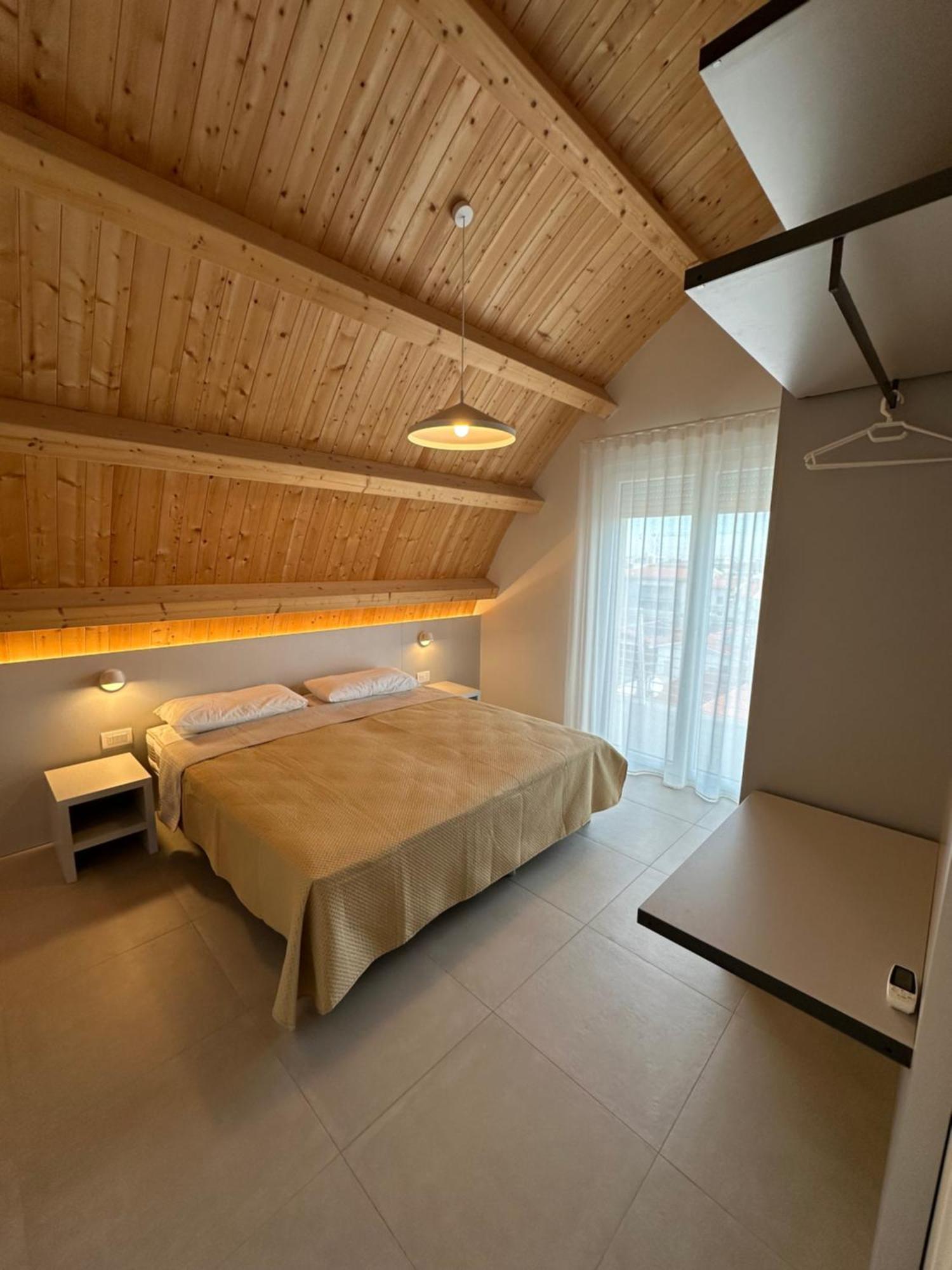 Woody Green Penthouse Sea View - Agenzia Cocal Каорле Экстерьер фото