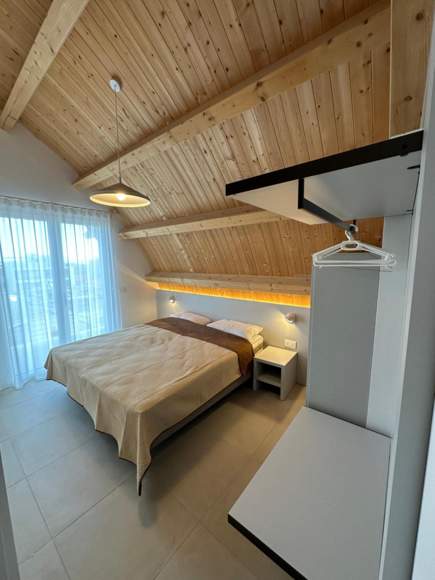 Woody Green Penthouse Sea View - Agenzia Cocal Каорле Экстерьер фото